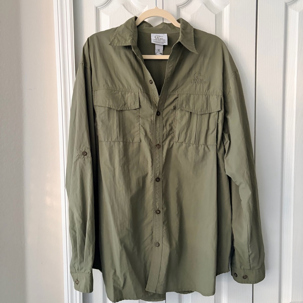 Ducks Unlimited men's olive green vented long-sleeve fishing shirt Size XL.